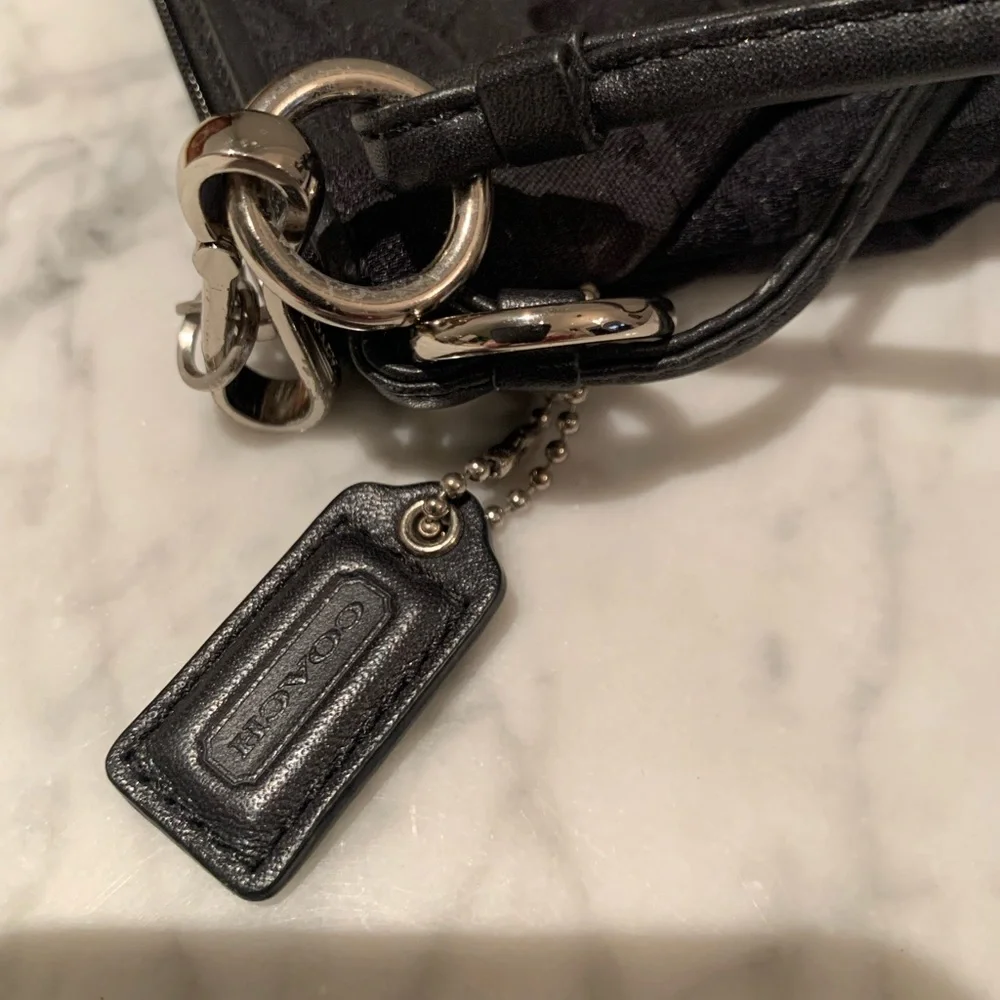 🩷COACH WRISTLET🌺GREAT CONDITION!!! - Picture 4 of 10